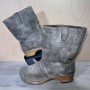 Sanita Juki Wood Clog Boots Distressed Grey Suede Women's 8